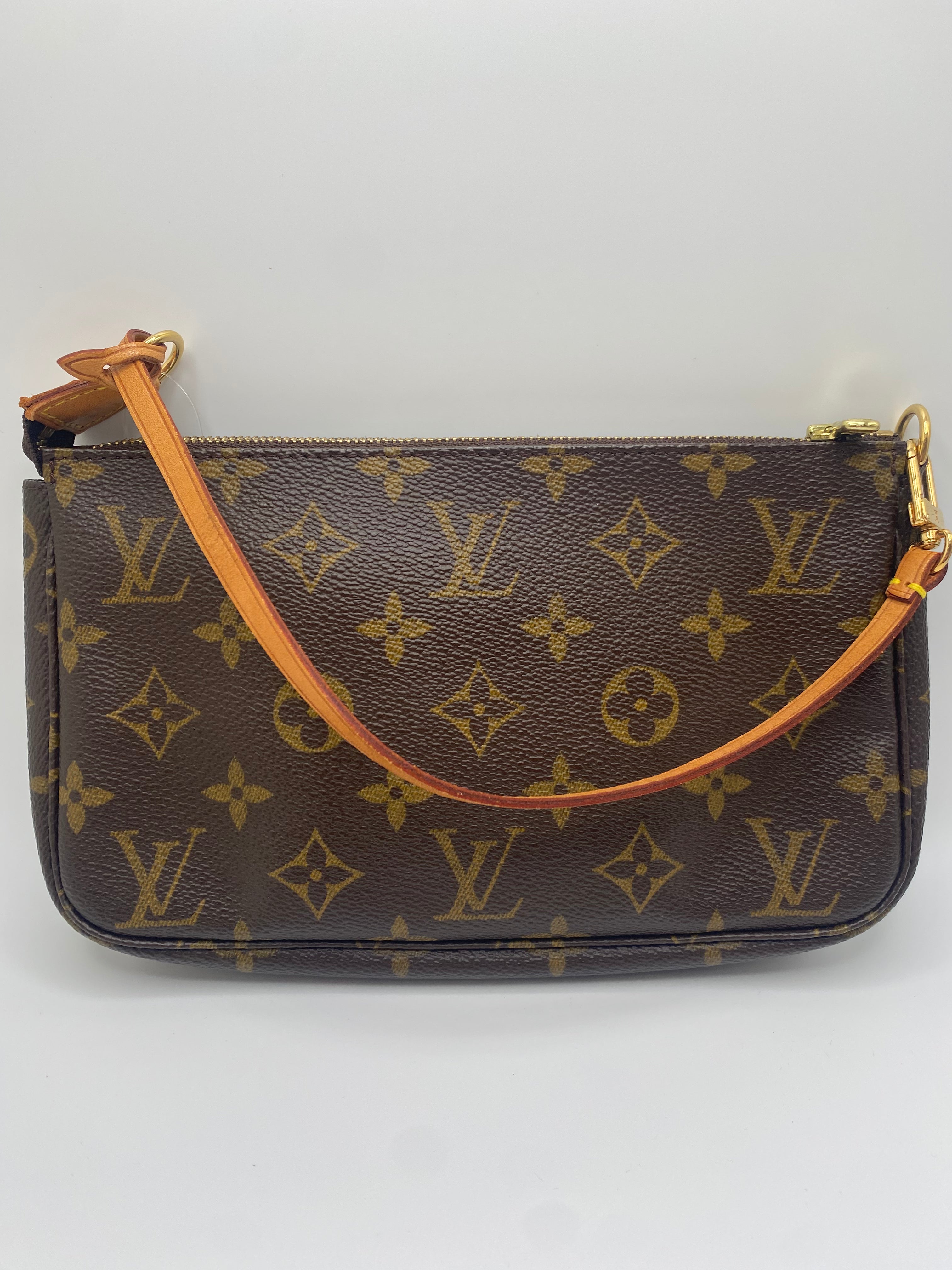 Pre-loved Louis Vuitton Vintage Pochette Accessoire Leather