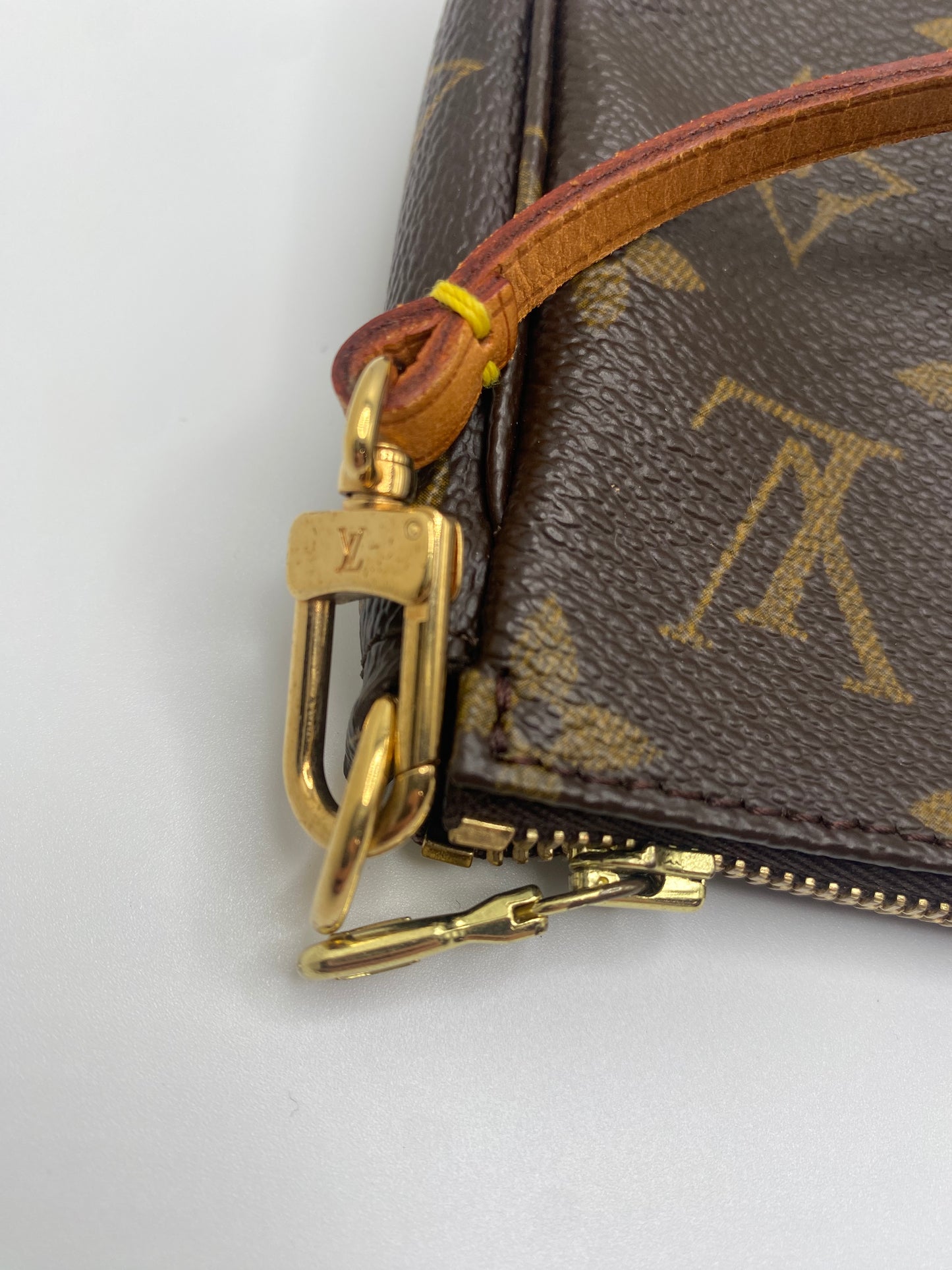 SOLD) genuine pre-owned Louis Vuitton vintage pochette pliante – Deluxe  Life Collection